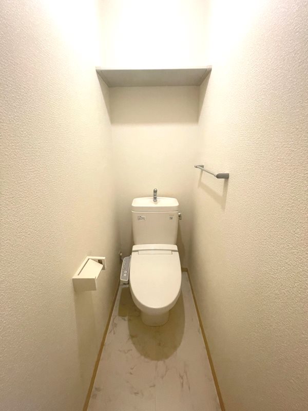 トイレ　ウォシュレット付きなのがうれしい。
