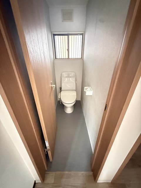 猪名川町伏見台5-5-9戸建のトイレ写真