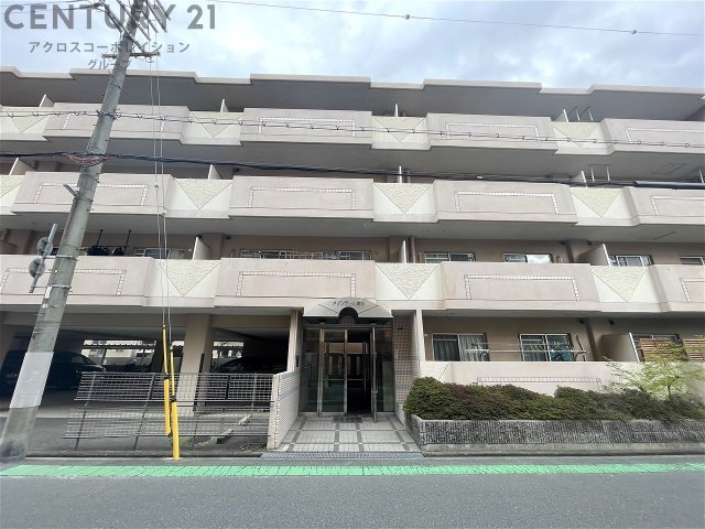 建物外観　宅配BOX付きで不在時も便利！