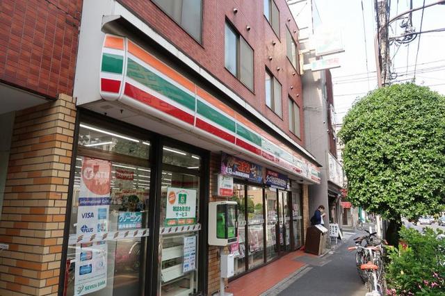 コンビニ　セブンイレブン牛込北町店（コンビニ）まで65m