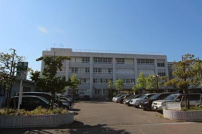 小学校　新潟市立小針小学校（小学校）まで869m