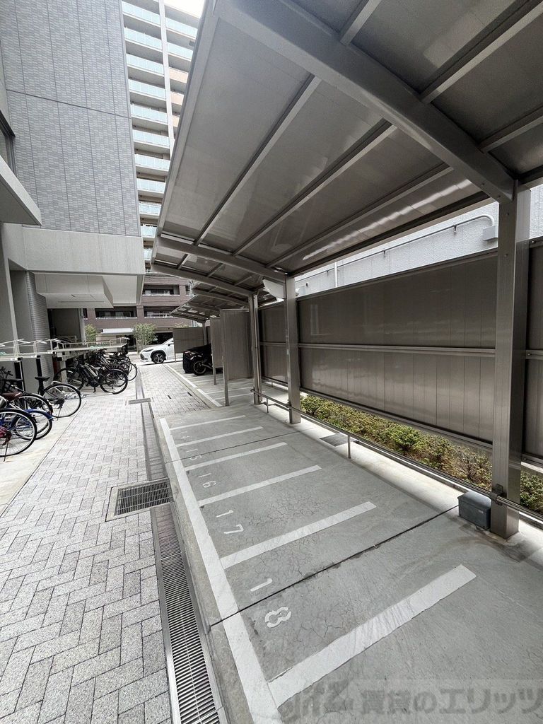 駐車場　バイク置き場