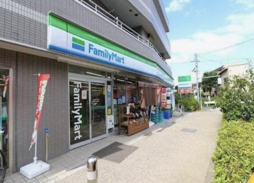 コンビニ　ファミリーマート弦巻一丁目店（コンビニ）まで391m