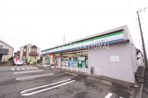 コンビニ　ファミリーマート 小平たかの街道店（コンビニ）まで904m