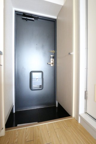玄関　参考写真（同物件別部屋）