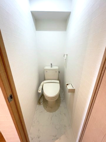 トイレ　(参考)同マンション同間取り他部屋の写真