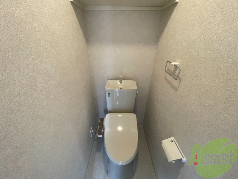 トイレ　トイレはウォシュレット機能付きです。安心して使用できますね。