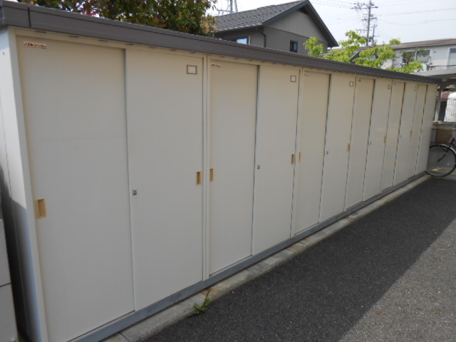 その他設備　各戸個別の屋外物置完備（冬用タイヤ等収納可能）