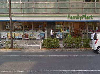 コンビニ　ファミリーマート 第一京浜芝二丁目店（コンビニ）まで110m