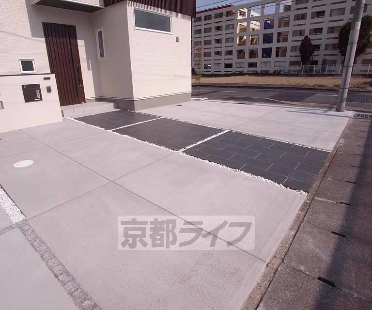 駐車場　駐車場２台付きです。
