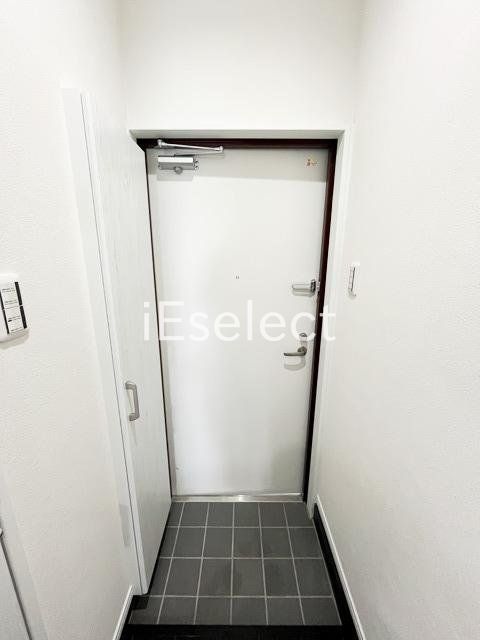 玄関　玄関にはシューズボックスがあります