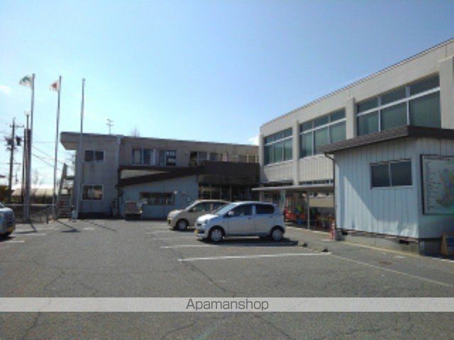 役所　長野市役所若槻支所（役所）まで650m