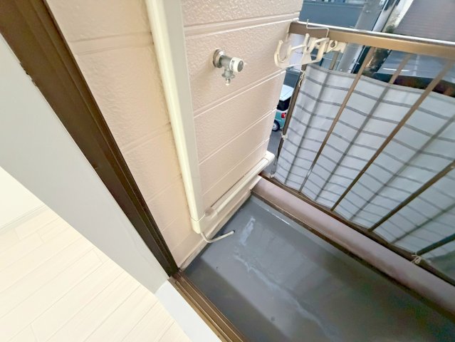 その他設備　洗濯してすぐにバルコニーに干せますね。