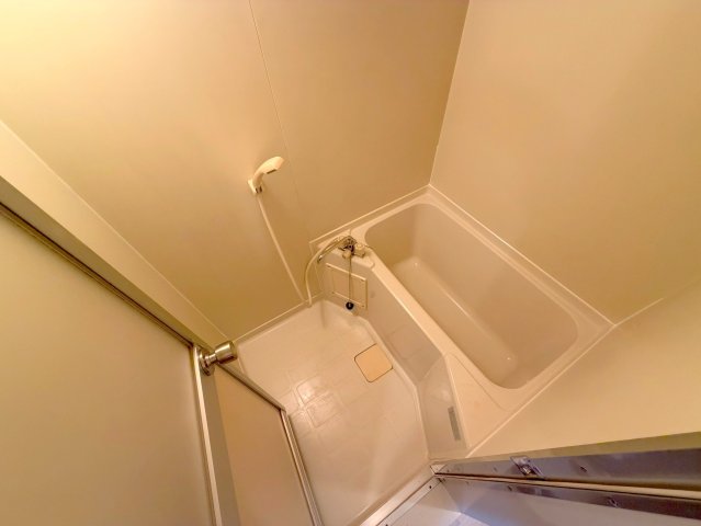 バス・シャワールーム　広めのお風呂は一日の疲れを癒してくれます。