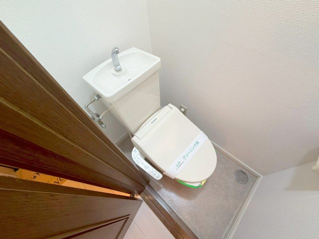 トイレ　綺麗なトイレにはウォシュレット標準装備です。