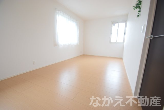 その他部屋・スペース　広くて明るい寝室