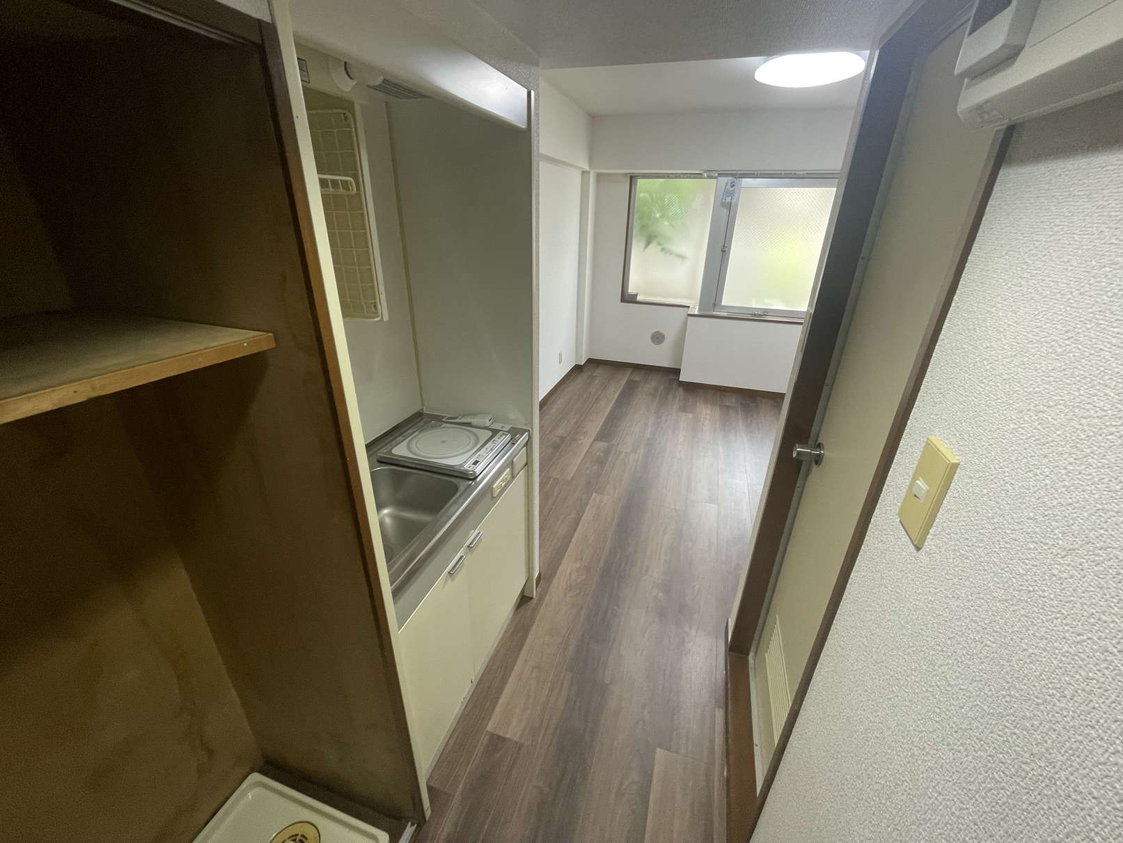 洗面設備　※同物件別号室の参考写真です。