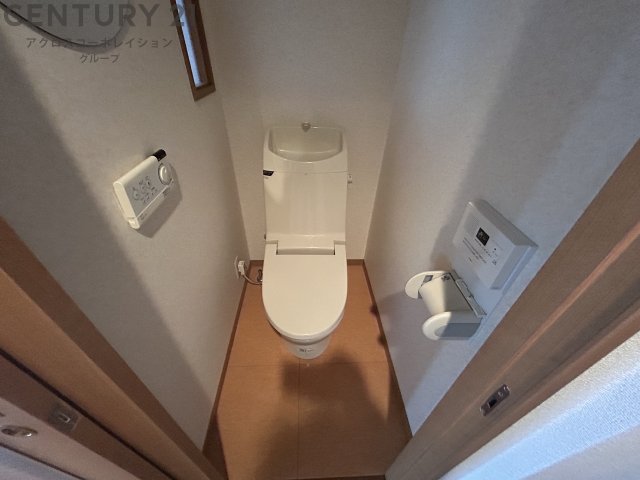 トイレ　温水洗浄便座付きのトイレです♪