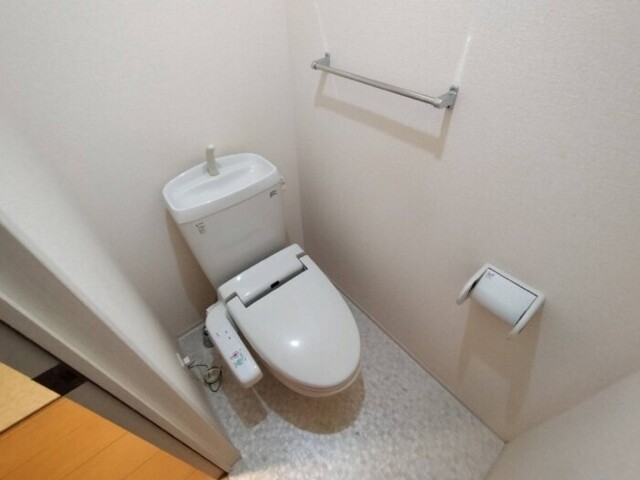 トイレ　温水洗浄暖房便座のトイレ