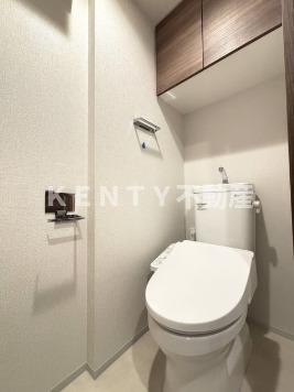 トイレ　落ち着いた色調のトイレです
