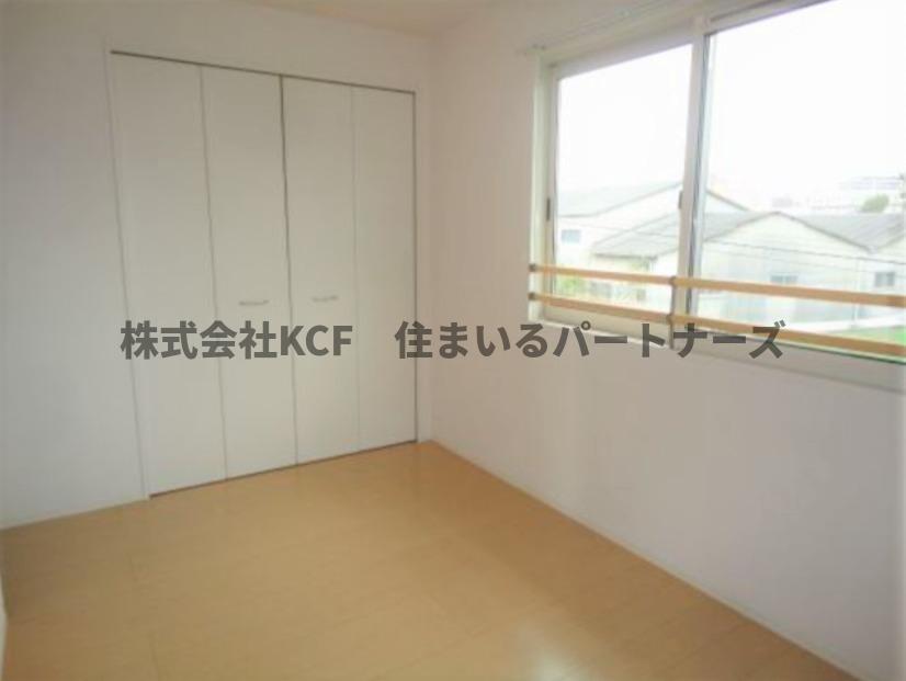 その他部屋・スペース　開放的な寝室です