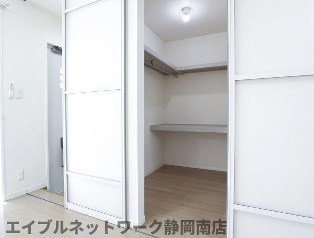 玄関　収納もある玄関です