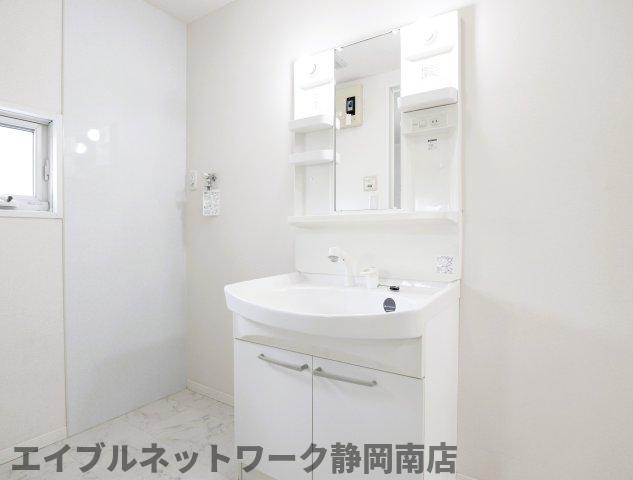 洗面設備　脱衣スペースもあります