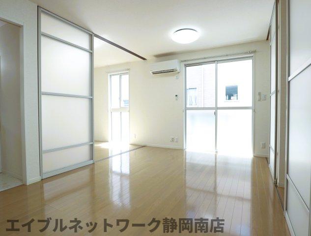 居室・リビング　居間です