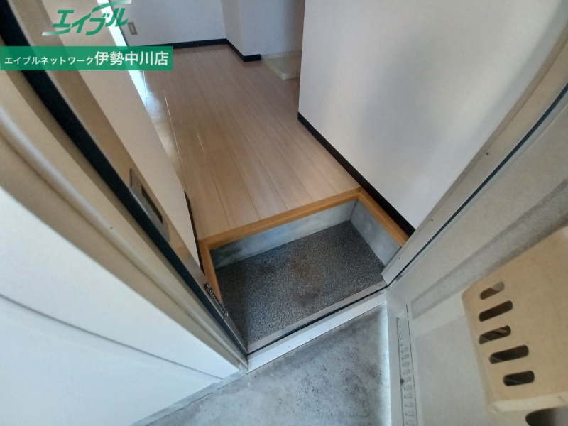 玄関　別部屋参考写真です。