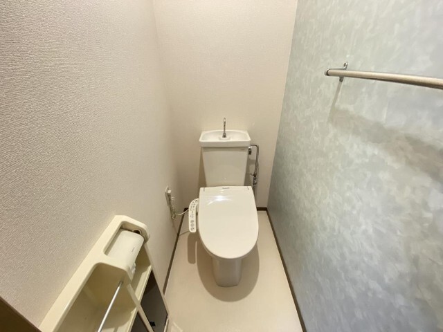 トイレ　同物件別室のイメージ画像となります　反転した間取りとなります