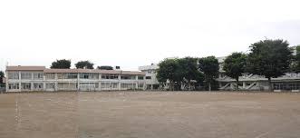 小学校　調布市立第三小学校（小学校）まで199m