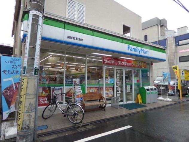 コンビニ　ファミリーマート代々木二丁目北店（コンビニ）まで191m
