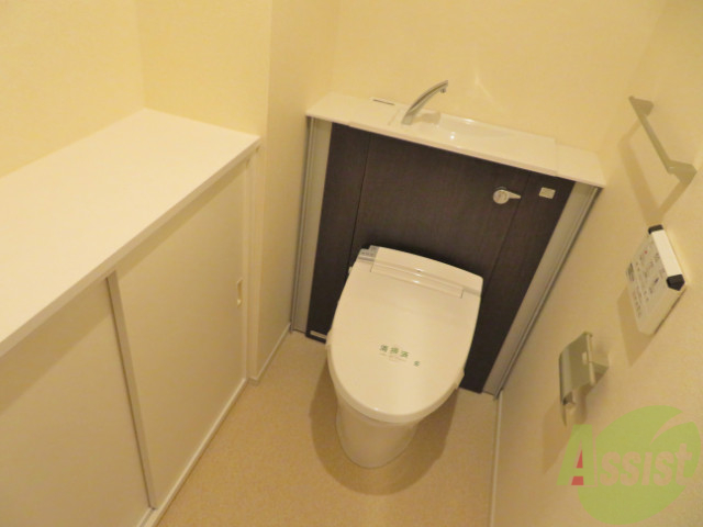 トイレ　ウォシュレット機能がついたトイレです。安心して使用できます。