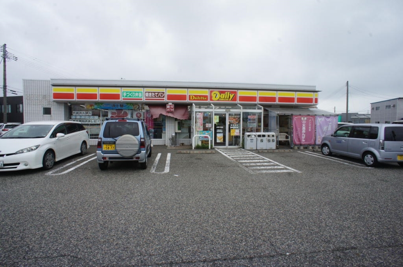 コンビニ　デイリーヤマザキ新潟大島店（コンビニ）まで638m