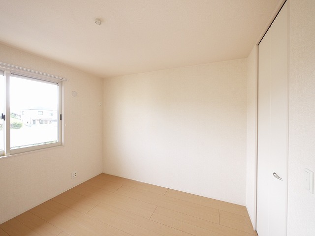 その他部屋・スペース　広くて明るい寝室