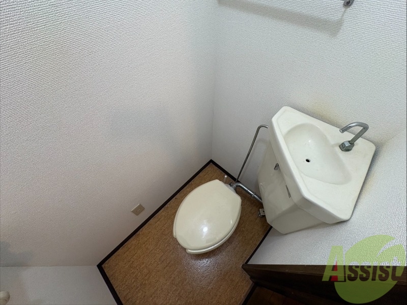トイレ　こちらはトイレです。清潔感があり、安心して使用できます。