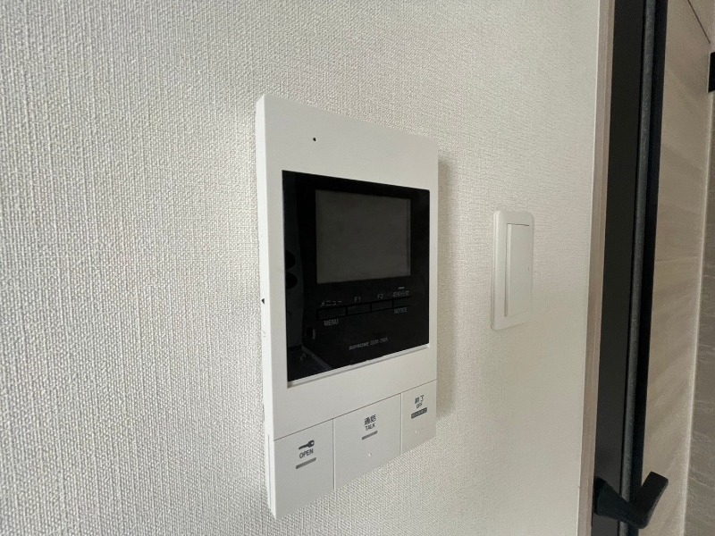 セキュリティ　ＴＶモニター付インターホンです。来客者の顔が見えるので安心！