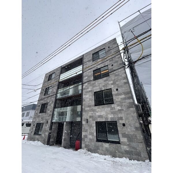 建物外観　札幌市中央区南５条西「ＰＲＥＭＩＥＲＥ」