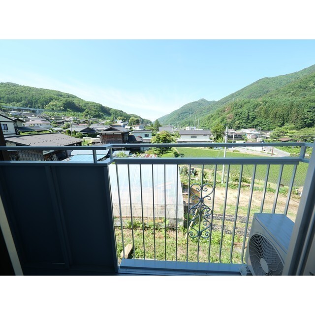 バルコニー　建物内の同仕様の部屋の写真となります。