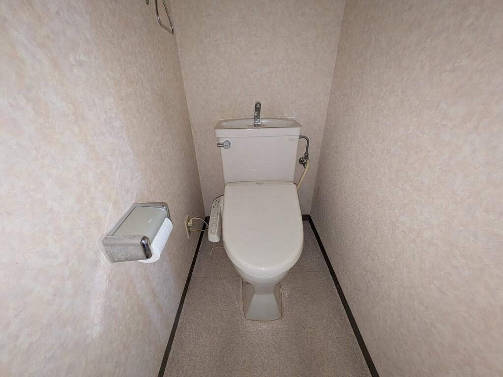 東急こどもの国線 こどもの国駅 徒歩21分 3階建 築35年のトイレ写真