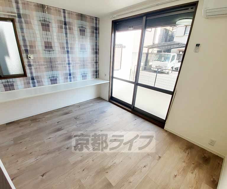 居室・リビング　落ち着いた雰囲気のお部屋です