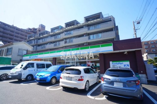 コンビニ　ファミリーマート 小向西町店（コンビニ）まで303m