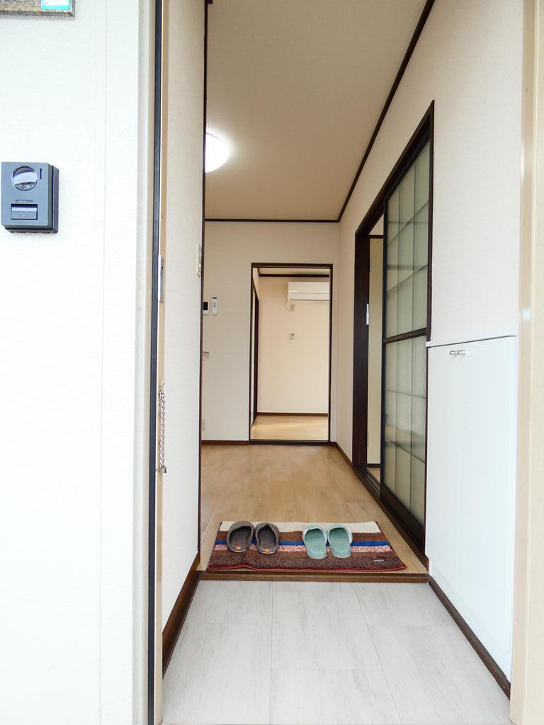 メゾンホワイトCの玄関写真