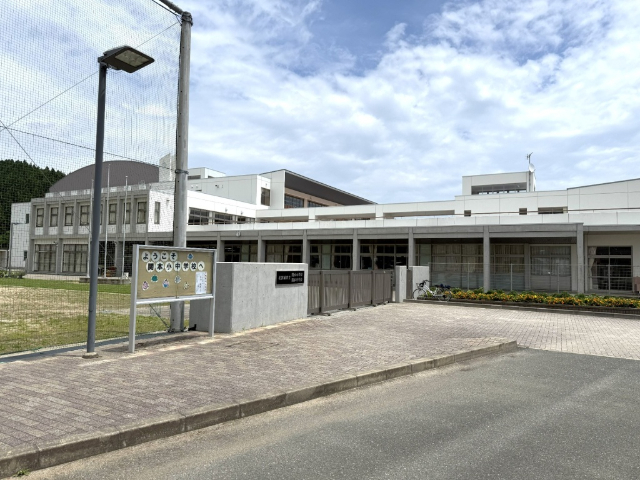 小学校　北茨城市立関本小学校（小学校）まで1350m