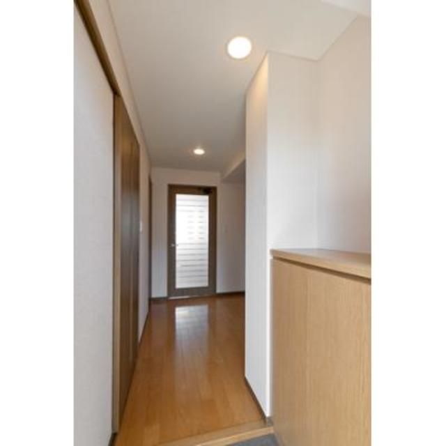 玄関　写真は同タイプ住居です