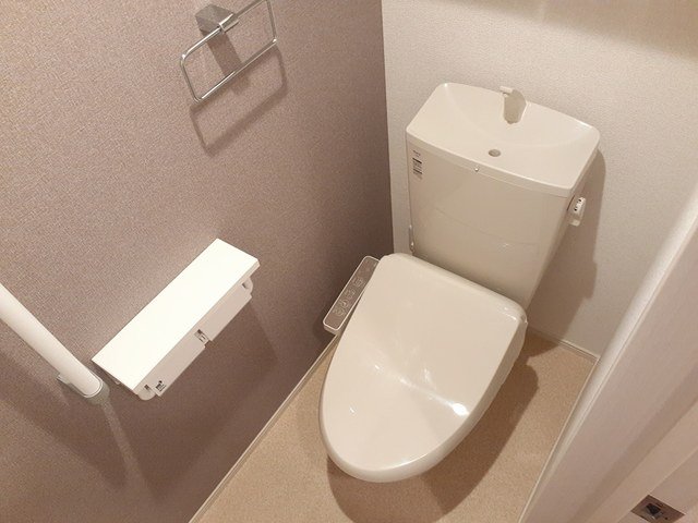 トイレ　落ち着いたトイレです