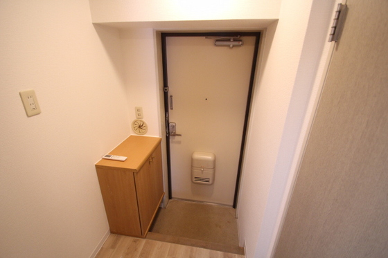 玄関　※別部屋の写真です