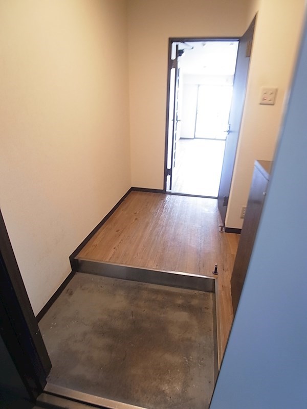 玄関　違うお部屋の写真です。ご参考までに