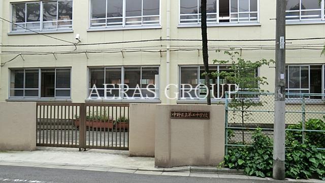 中学校　中野区立第二中学校（中学校）まで705m