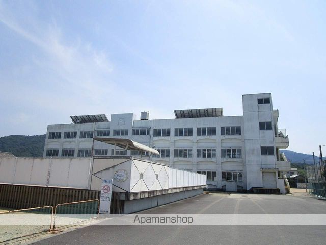 小学校　上浦小学校（小学校）まで663m